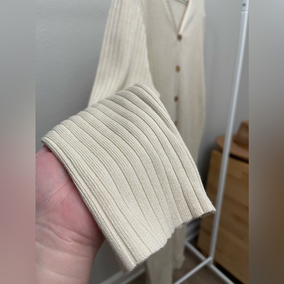 Classic Beige V-Neck Ribbed Dress - Picture 5 of 9